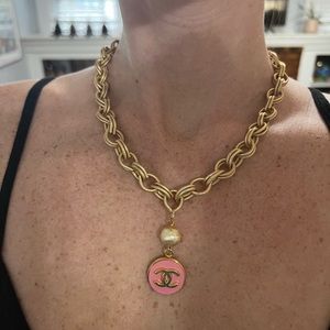 Gold chain Chanel button necklace